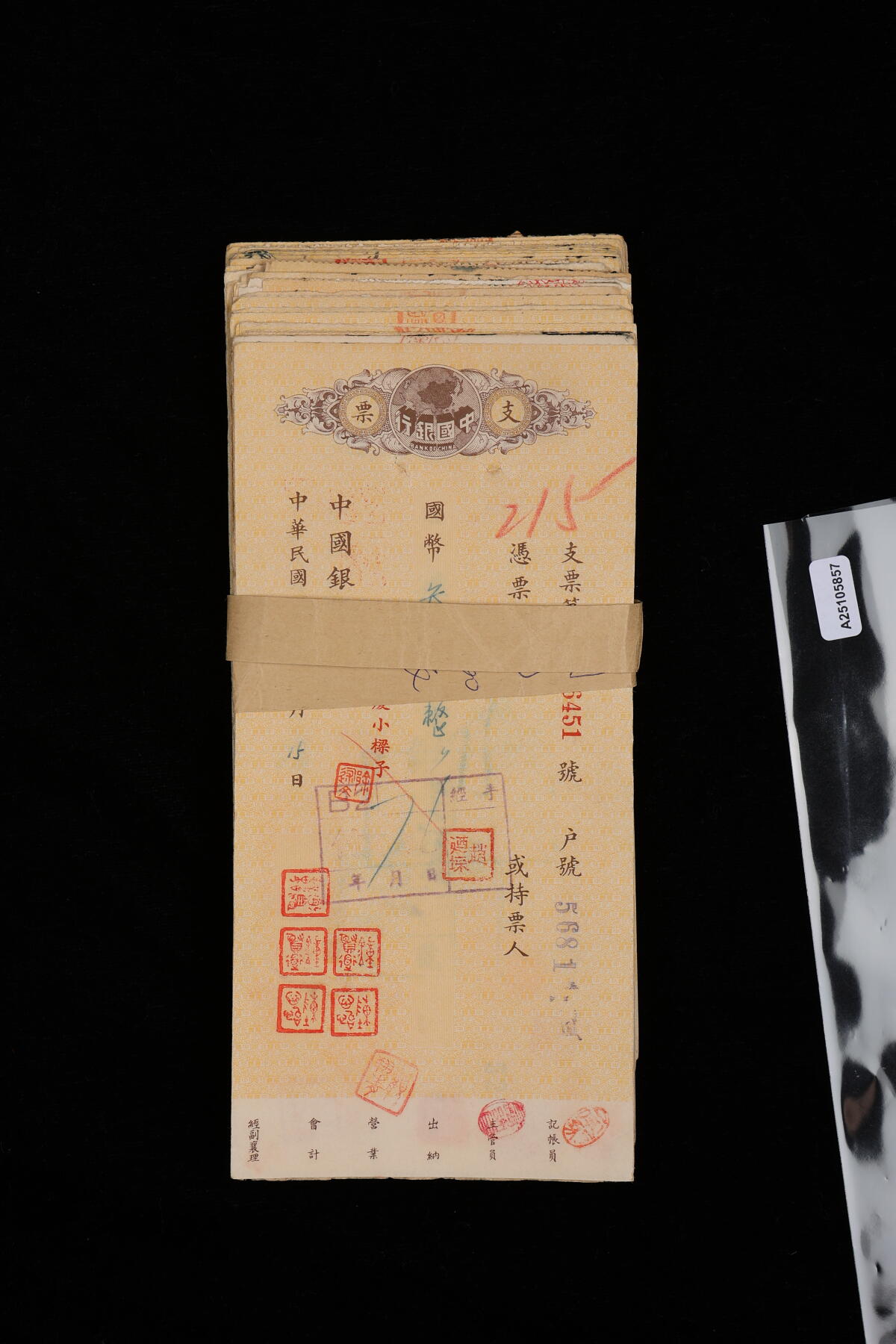 泓盛2025年秋季拍卖会 纸币 1939-1943年中国银行支票共100枚，面值签章多样，保存上佳，八至九成新，敬请预览