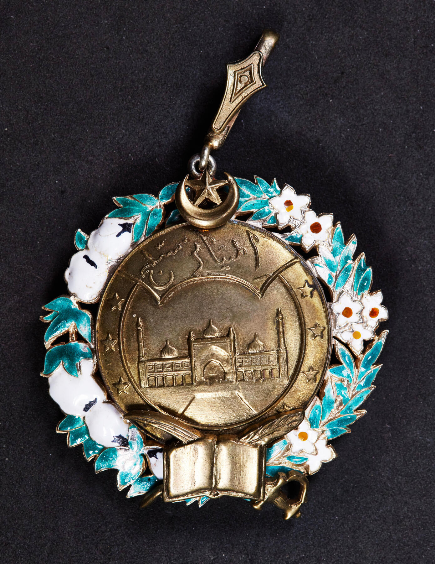 【俄甄集藏】2025年(044)11-12星期三晚 19:30 全场包邮 英属印度巴哈瓦尔布尔邦（现巴基斯坦境内）1920-30年萨特卢杰指挥官级杰出勋章 (Imtiaz-I-Satlej) ，由阿巴斯总督萨迪克·穆罕默德·汗五世爵士于1920 年至1930 年间设立，作为该邦首要勋章，颈绶版，银质镀金珐琅，英国斯宾克代铸，尺寸：80mm×58mm，重：61克，局部珐琅脱落