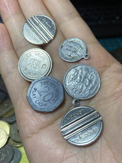 2025年第一百一十一场(总第一百三十七场）外国好品散币(免佣金) - 电话币、代币、小章牌6枚