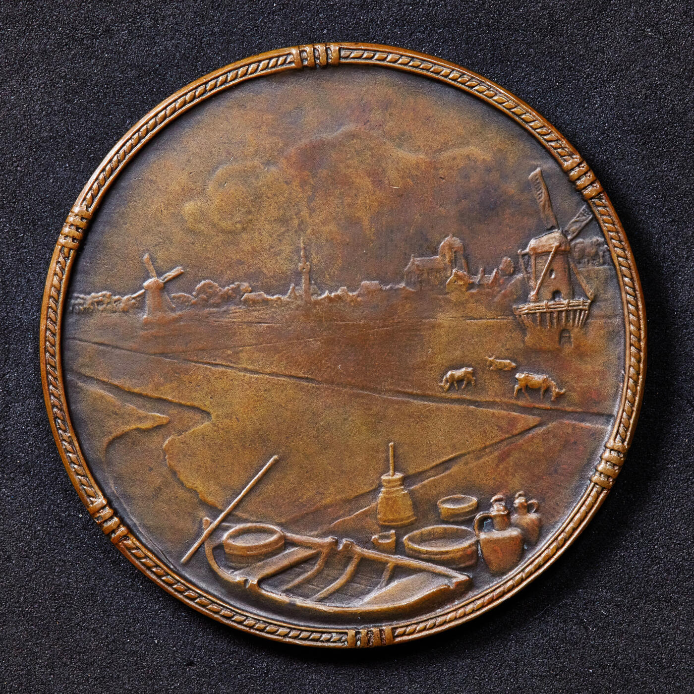 【俄甄集藏】2025年(044)11-12星期三晚 19:30 全场包邮 比利时1916年纪念一战时期荷兰向比利时儿童援助食品大铜章，雕刻家戈德弗鲁德·德韦里斯名誉作品，直径：54mm，重量：55.1克，人物面有划痕，见详图