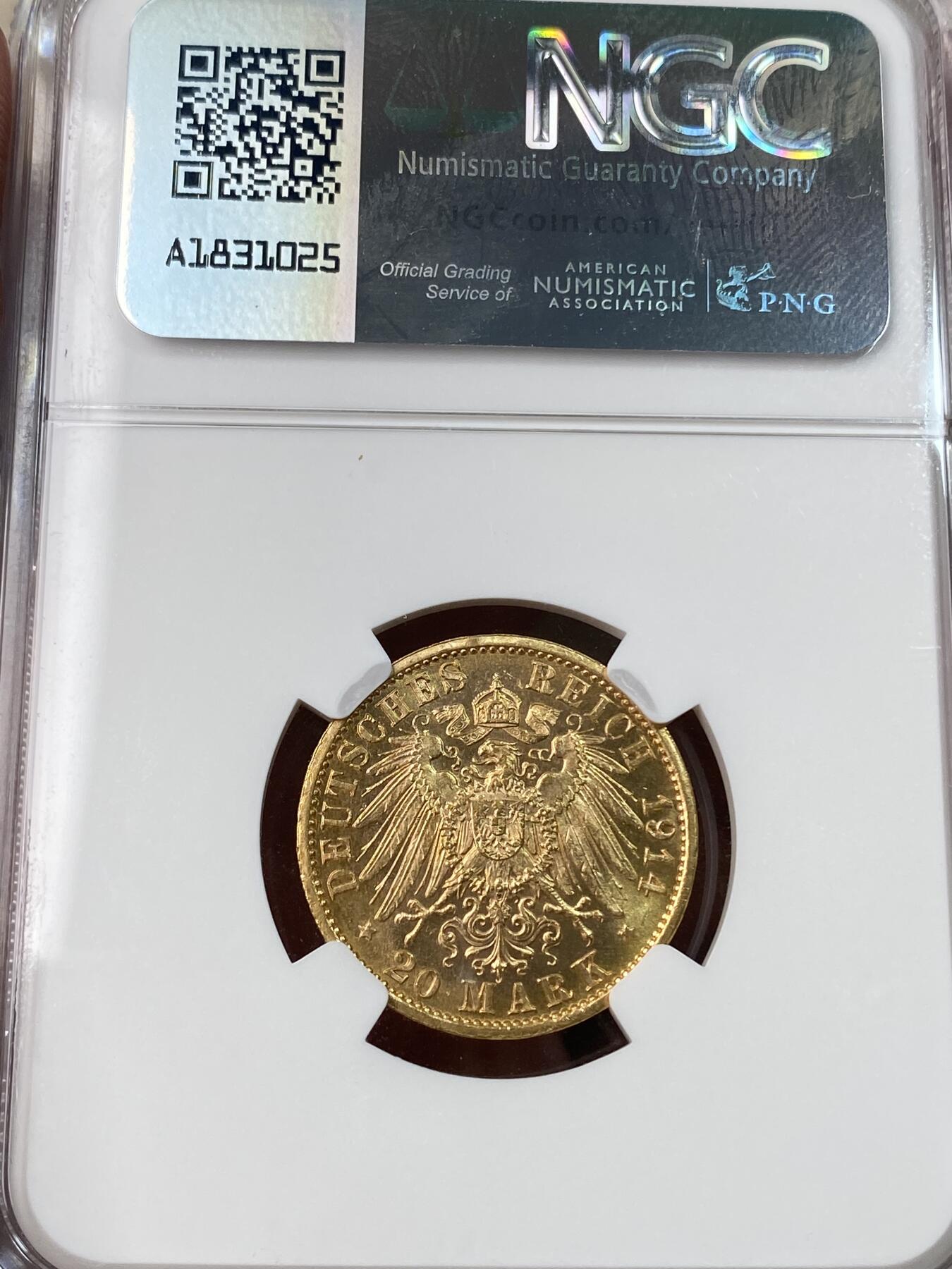 万国钱币拍卖第053期【万国秋季大拍下●周五周六两场连拍】 NGC MS64 1914年德国威廉二世军装版20马克金币 经典威廉二世军装系列 强转光丝绸底板品相 7.96g 900金 目前黄金一天一价 把握机会