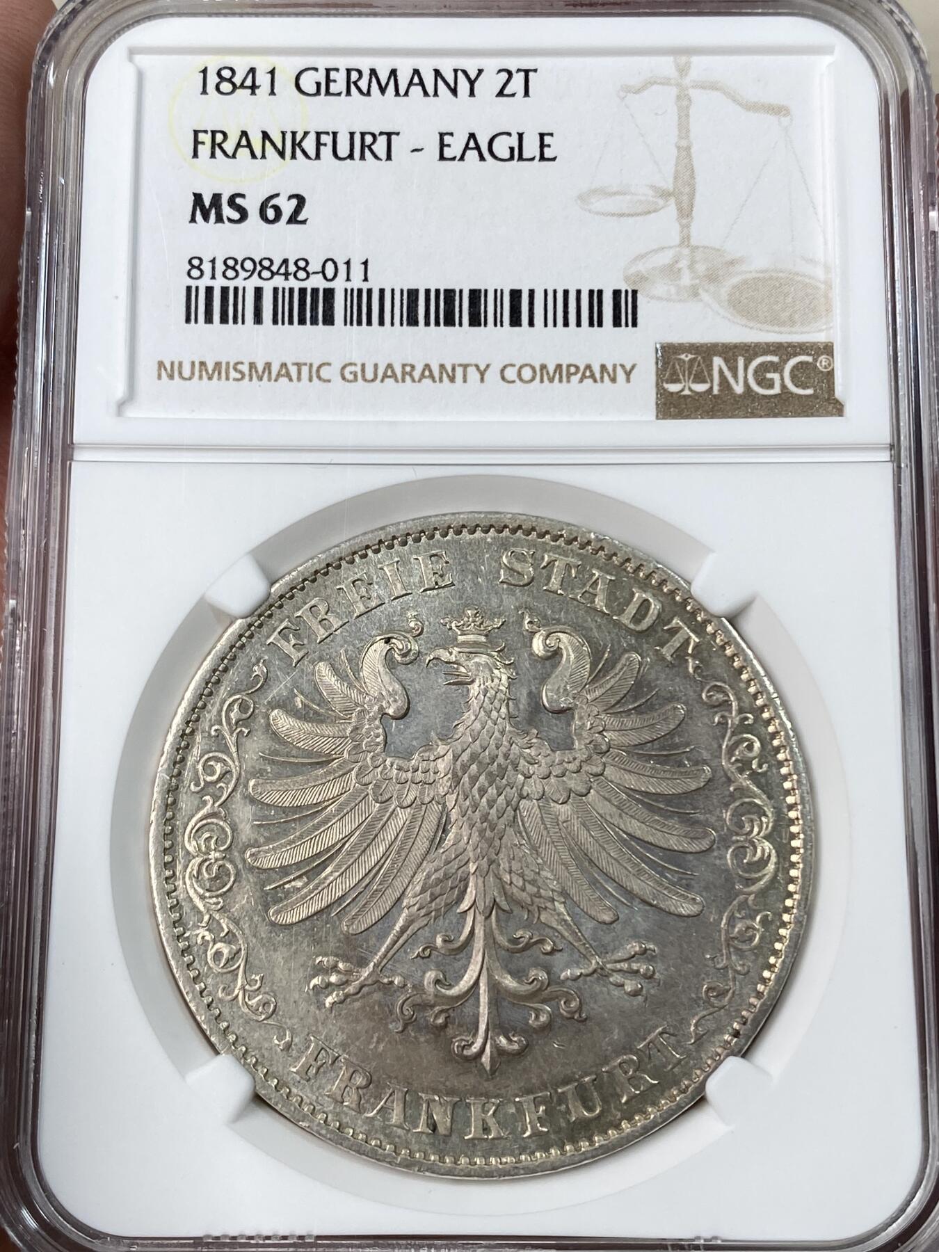 万国钱币拍卖第053期【万国秋季大拍上●周五周六两场连拍】 NGC MS62 1841年法兰克福自由市鹰徽流通2泰勒 仅发行12万枚且流通充分 正面是象征法兰克福的雄鹰 背面采用橡叶结合面值设计 原光淡彩收藏级品质