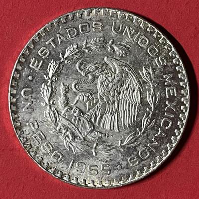 【国外银币珍品】限时专场  （时光淬炼的银光：收藏家不可错过的珍稀外国银币精选。收藏外国银币、不仅是投资智慧，更是一种文化情怀。） - 大背逆墨西哥 1965年  1比索银币一枚