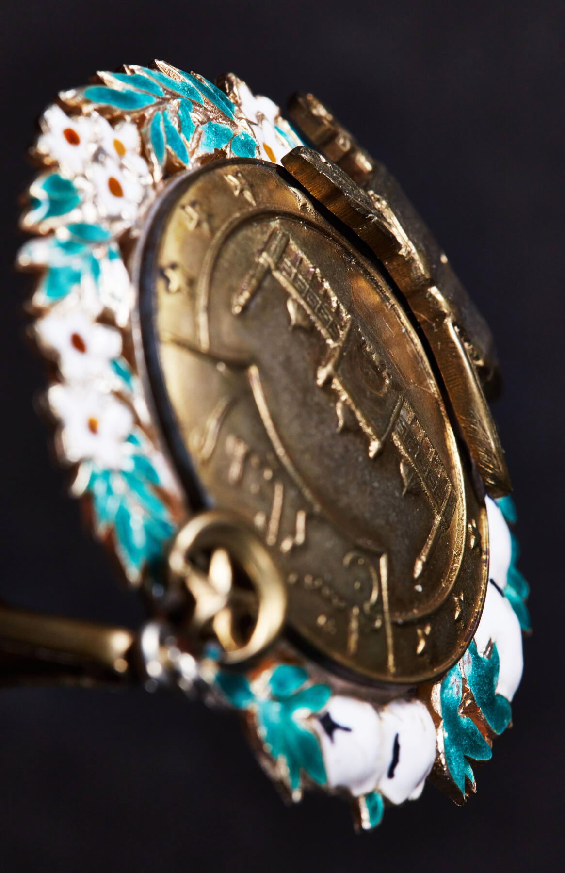 【俄甄集藏】2025年(044)11-12星期三晚 19:30 全场包邮 英属印度巴哈瓦尔布尔邦（现巴基斯坦境内）1920-30年萨特卢杰指挥官级杰出勋章 (Imtiaz-I-Satlej) ，由阿巴斯总督萨迪克·穆罕默德·汗五世爵士于1920 年至1930 年间设立，作为该邦首要勋章，颈绶版，银质镀金珐琅，英国斯宾克代铸，尺寸：80mm×58mm，重：61克，局部珐琅脱落