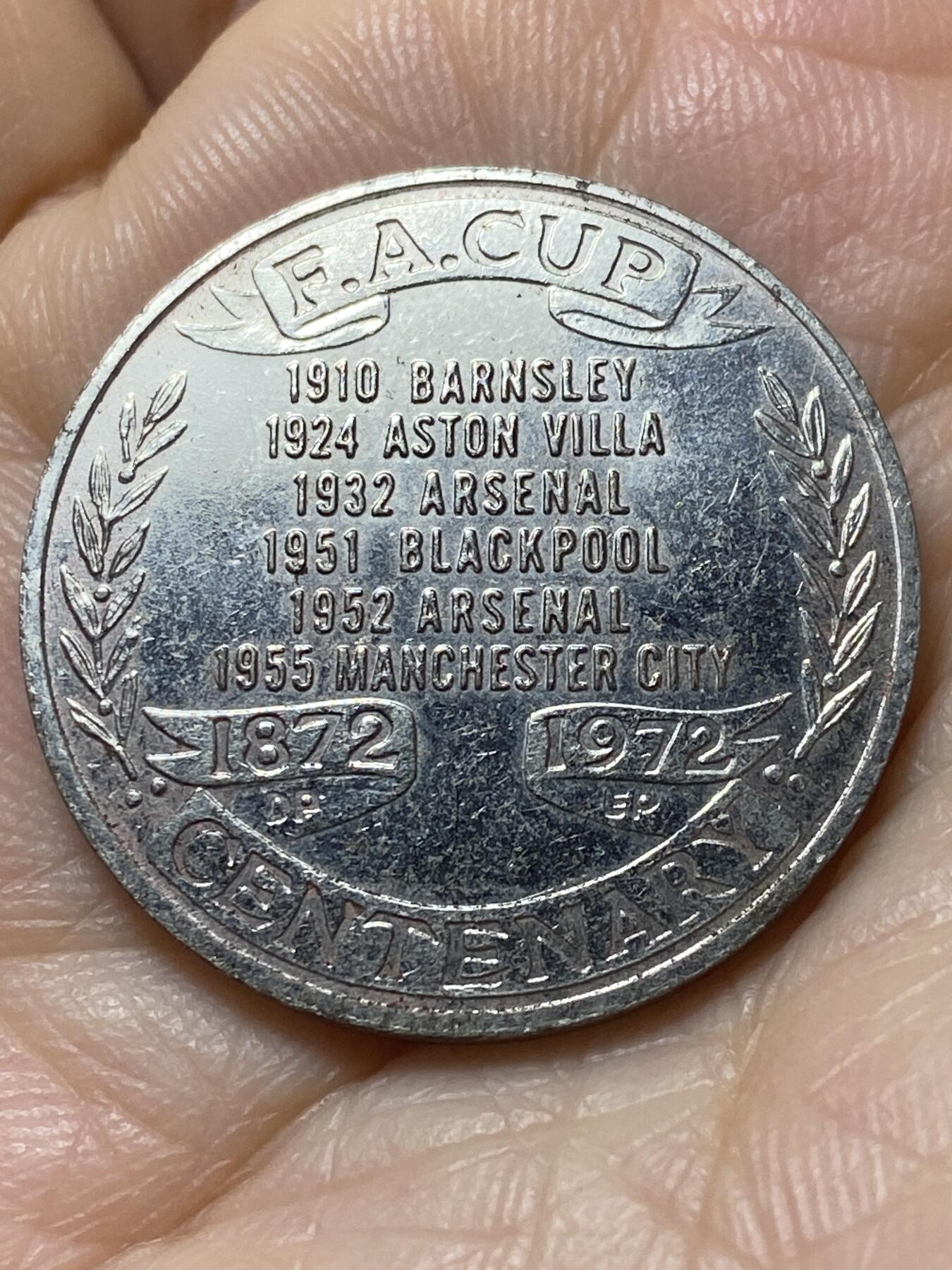 2025年第一百一十一场(总第一百三十七场）外国好品散币(免佣金) 英国🇬🇧1972年纪念章(足总杯百年纪念章，记录历届足总杯冠军)