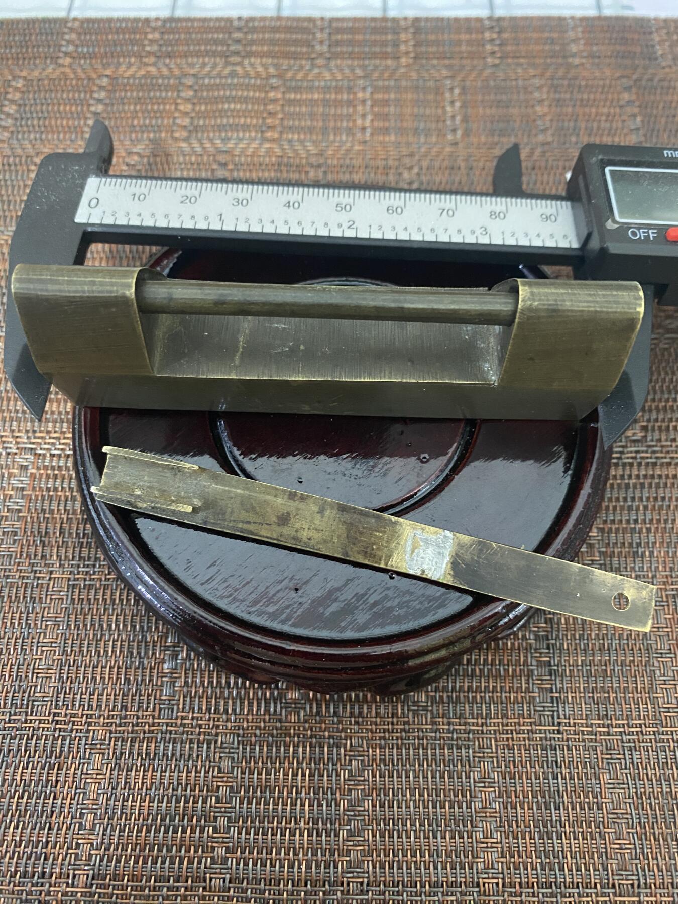 江南站杂项 铜锁，带钥匙但我打不开
