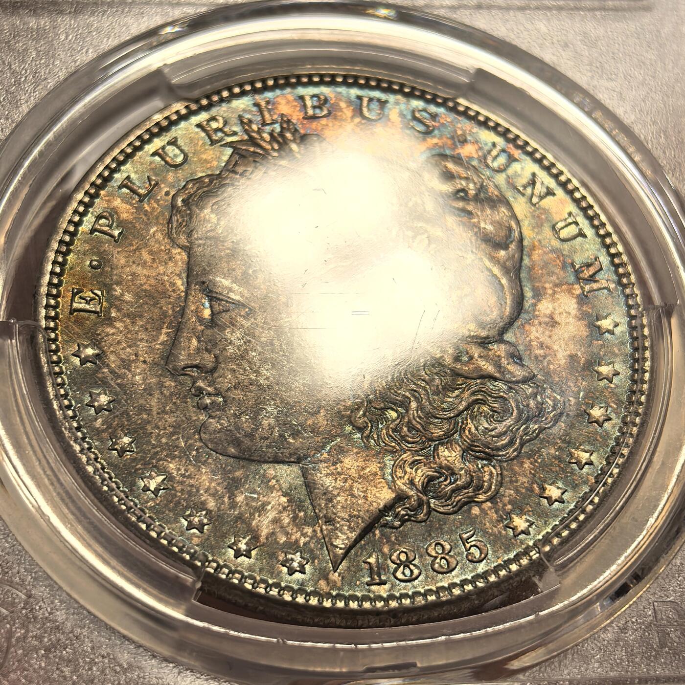 博洋堂世界钱币拍卖第143期（全场包邮） PCGS MS65 美国1885年摩根银币P版，原汁原味双面五彩老包浆，包浆醇厚润泽又犀利，打制深峻，转光强烈细节优秀，状态一流。