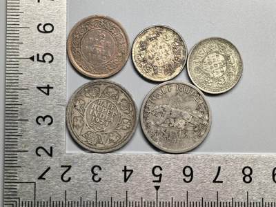 小驴勋章奖章收藏10月18日周六晚6点拍卖（珍爱和平，收藏战争，铭记历史，勿忘国耻，忠党爱国。有偿代拍，送拍规则在简介最后，参拍须阅读规则后再参拍，关系到运费包装发货时效真假辨别等关键信息，店主微信码在最后一拍品） - 英属印度½、¼卢比银币铜币一组5枚，1862、1924、43、46年