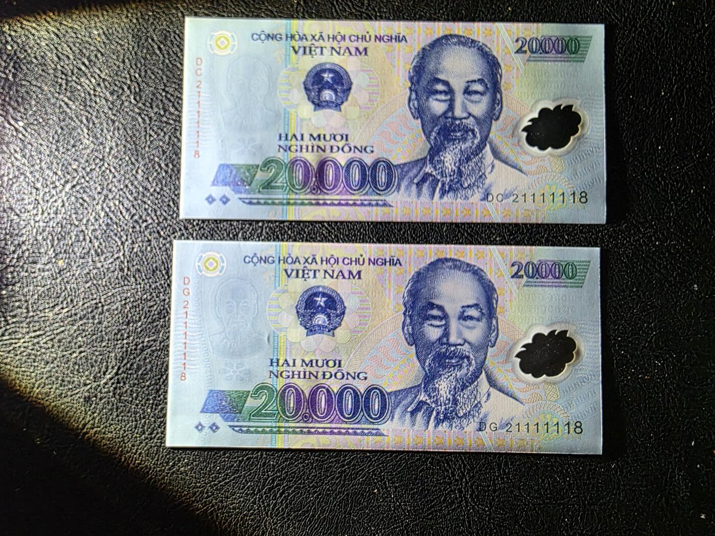 叁拾收藏第32期 越南21年2万盾  同号2张  UNC
