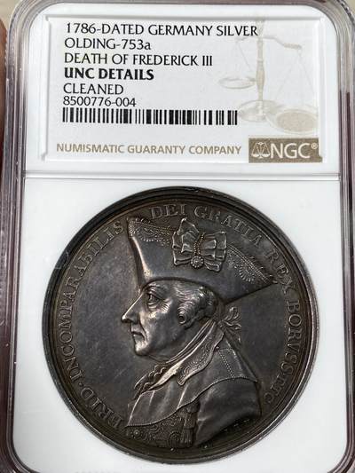 万国钱币拍卖第053期（万国秋季大拍●下） - NGC UNCD 1786年德国普鲁士腓特烈大帝逝世纪念大银章 高浮雕五彩普鲁士名章大规格