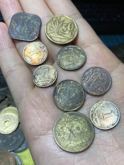 2025年第一百一十一场(总第一百三十七场）外国好品散币(免佣金) - 9枚：马来亚和婆罗洲1961年1分，南非🇿🇦1993年50分，俄罗斯🇷🇺2000年1，10，5戈比