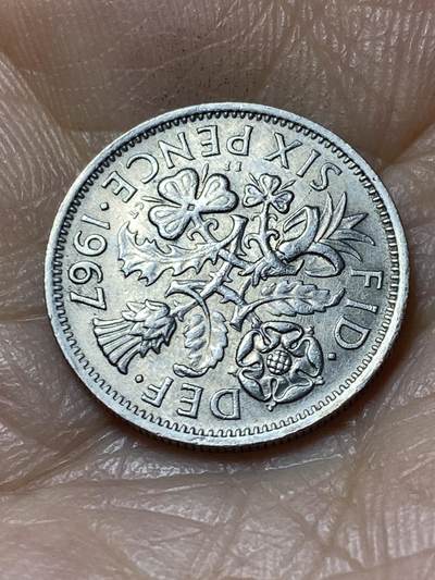 2025年第一百一十一场(总第一百三十七场）外国好品散币(免佣金) - 英国🇬🇧1967年6便士(伊丽莎白二世青年桂冠第二版)