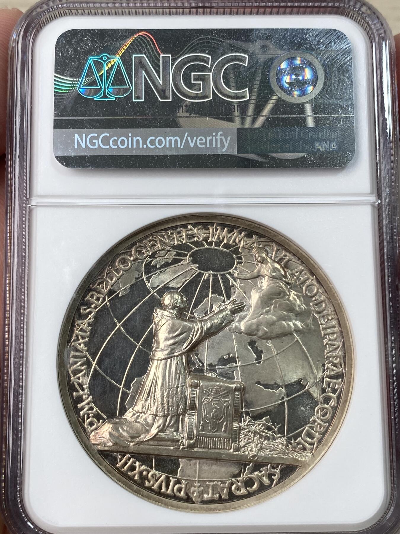 万国钱币拍卖第053期【万国秋季大拍上●周五周六两场连拍】 NGC MS65 1943年意大利梵蒂冈庇护十二世纪念二战交战人民大银章 祈祷和平 精致镜面高浮雕顶奢收藏品质