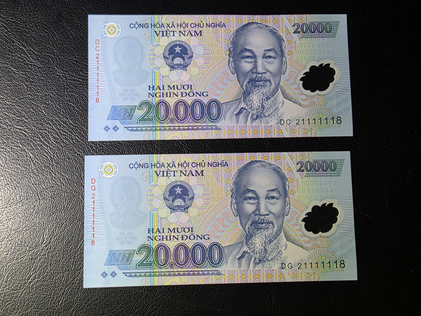 叁拾收藏第32期 越南21年2万盾  同号2张  UNC