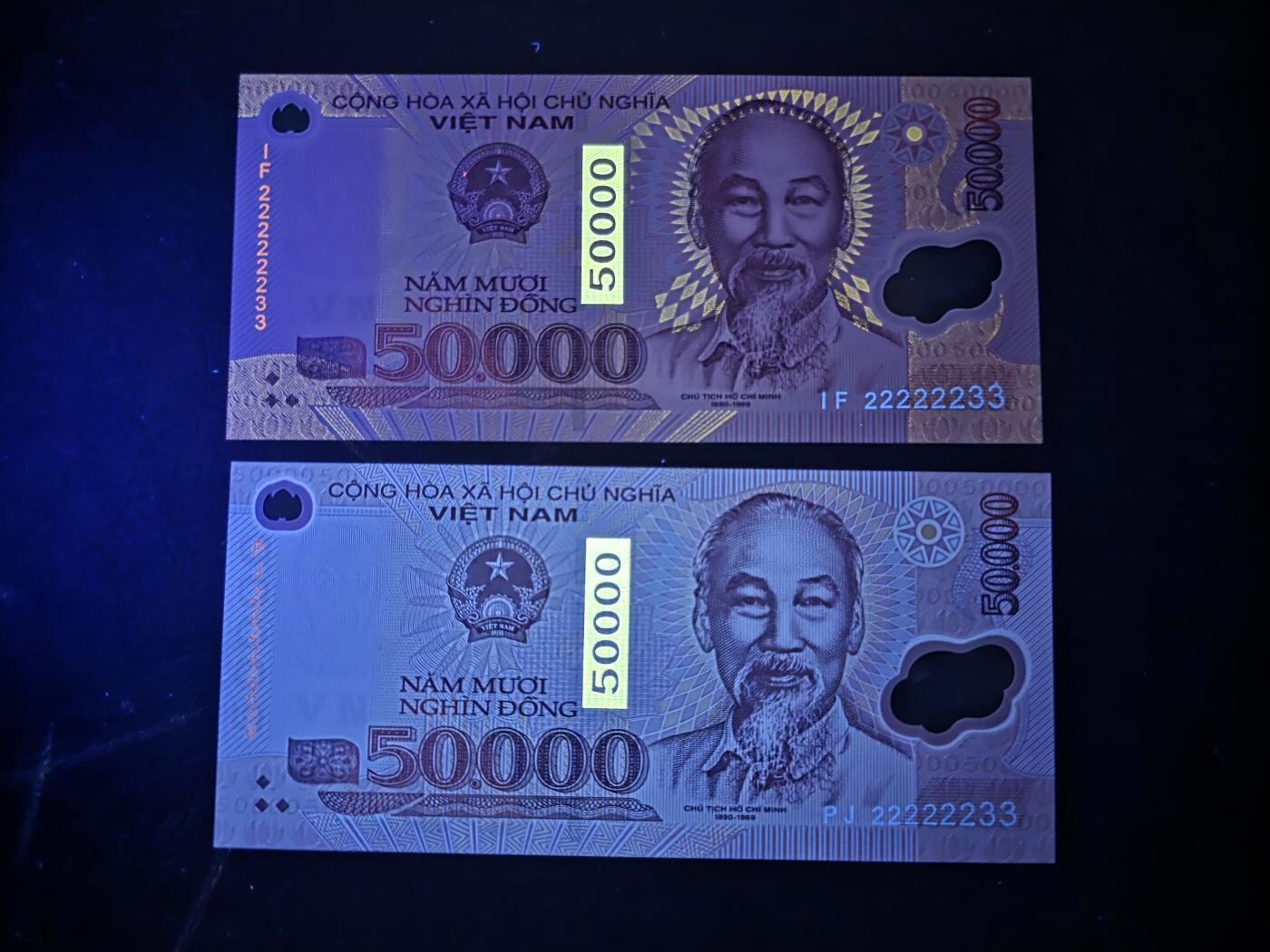 叁拾收藏第32期 越南22年5万盾 塑料钞   同号一对  UNC