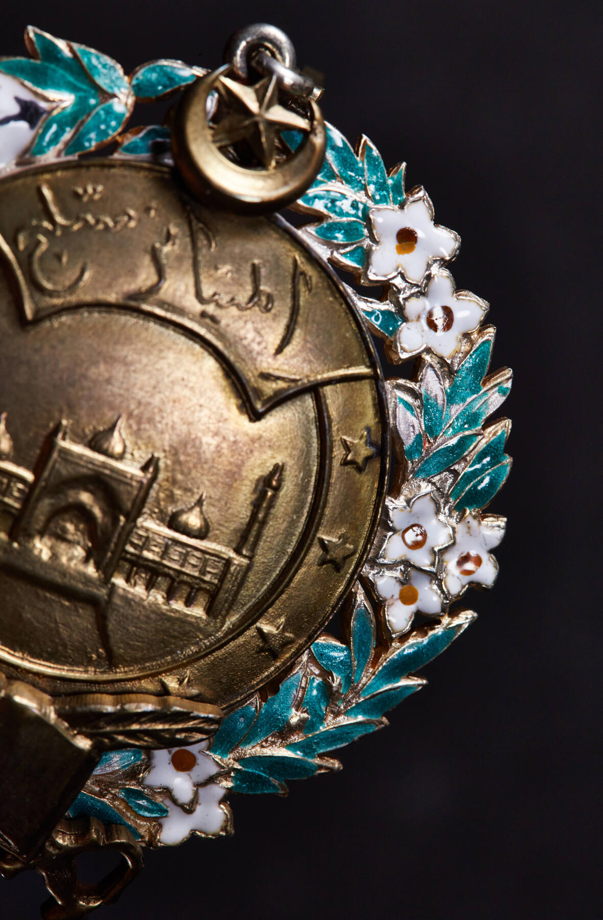 【俄甄集藏】2025年(044)11-12星期三晚 19:30 全场包邮 英属印度巴哈瓦尔布尔邦（现巴基斯坦境内）1920-30年萨特卢杰指挥官级杰出勋章 (Imtiaz-I-Satlej) ，由阿巴斯总督萨迪克·穆罕默德·汗五世爵士于1920 年至1930 年间设立，作为该邦首要勋章，颈绶版，银质镀金珐琅，英国斯宾克代铸，尺寸：80mm×58mm，重：61克，局部珐琅脱落