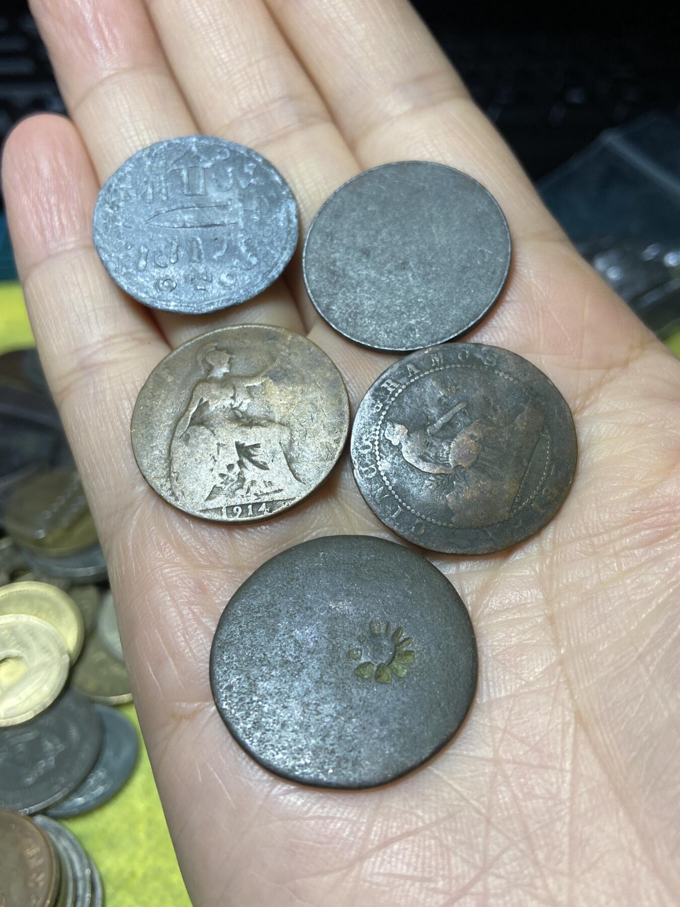 2025年第一百一十一场(总第一百三十七场）外国好品散币(免佣金) 差品币5枚