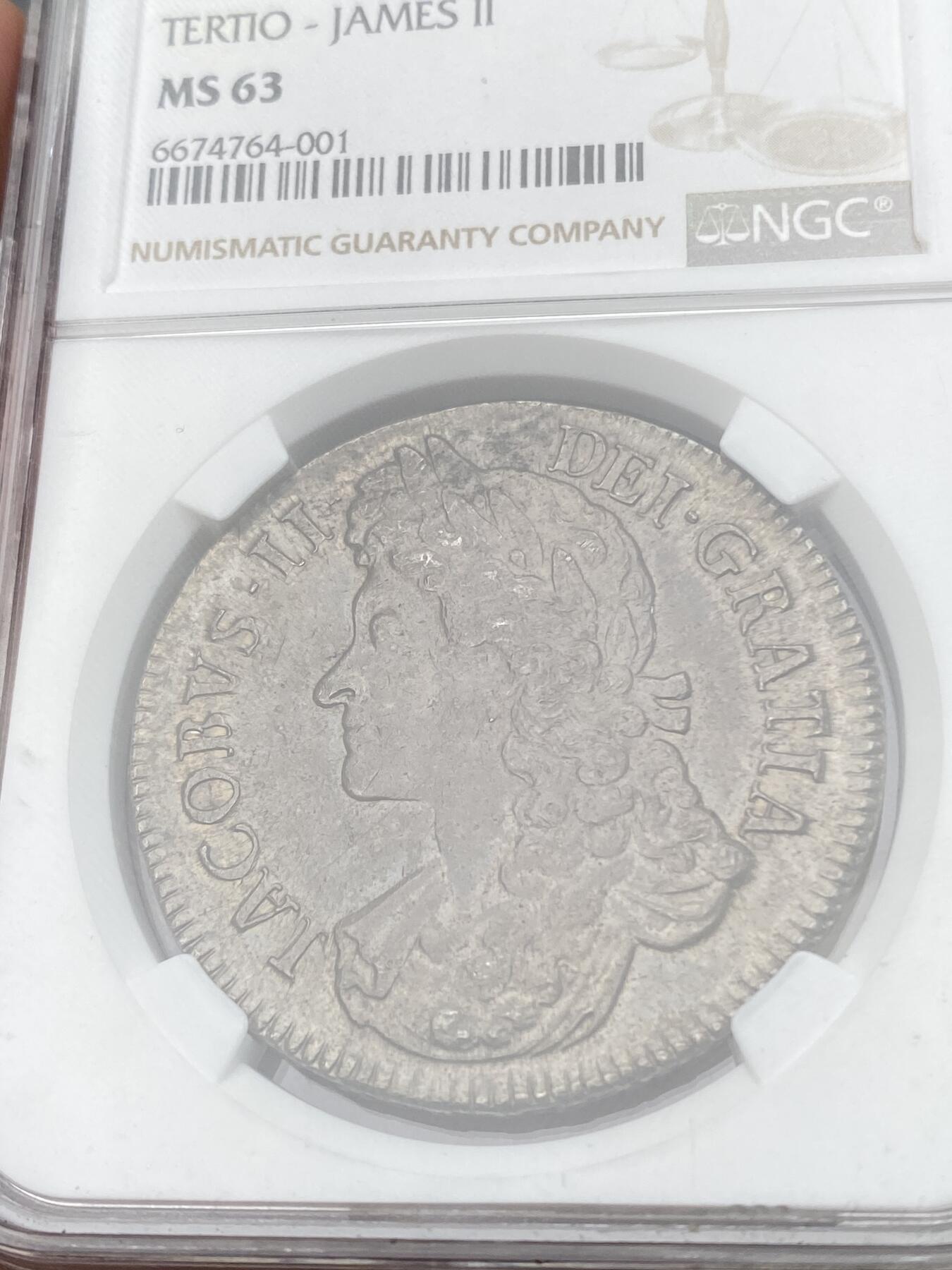 万国钱币拍卖第053期【万国秋季大拍上●周五周六两场连拍】 NGC MS63 1687年英国詹姆斯二世克朗大银 斯图亚特王朝复辟后第二位国王 全深打无减重痕非常难得 双面均匀一色的英式乌云包浆 对于一枚17世纪的英国克朗来说已是顶级典藏品质