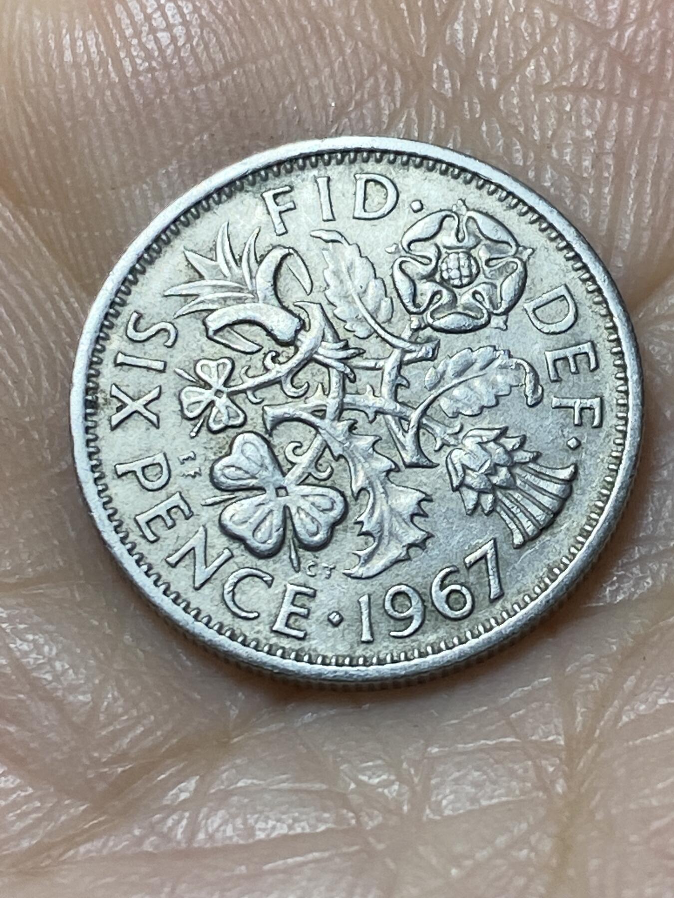 2025年第一百一十一场(总第一百三十七场）外国好品散币(免佣金) 英国🇬🇧1967年6便士(伊丽莎白二世青年桂冠第二版，普制币关门年)