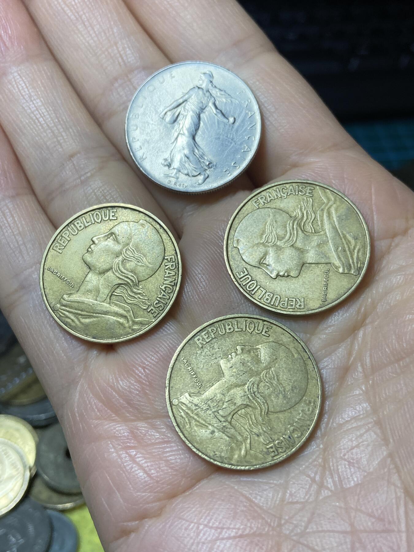 2025年第一百一十一场(总第一百三十七场）外国好品散币(免佣金) 法国🇫🇷4枚：1974年1法郎，1963年、62年20法郎