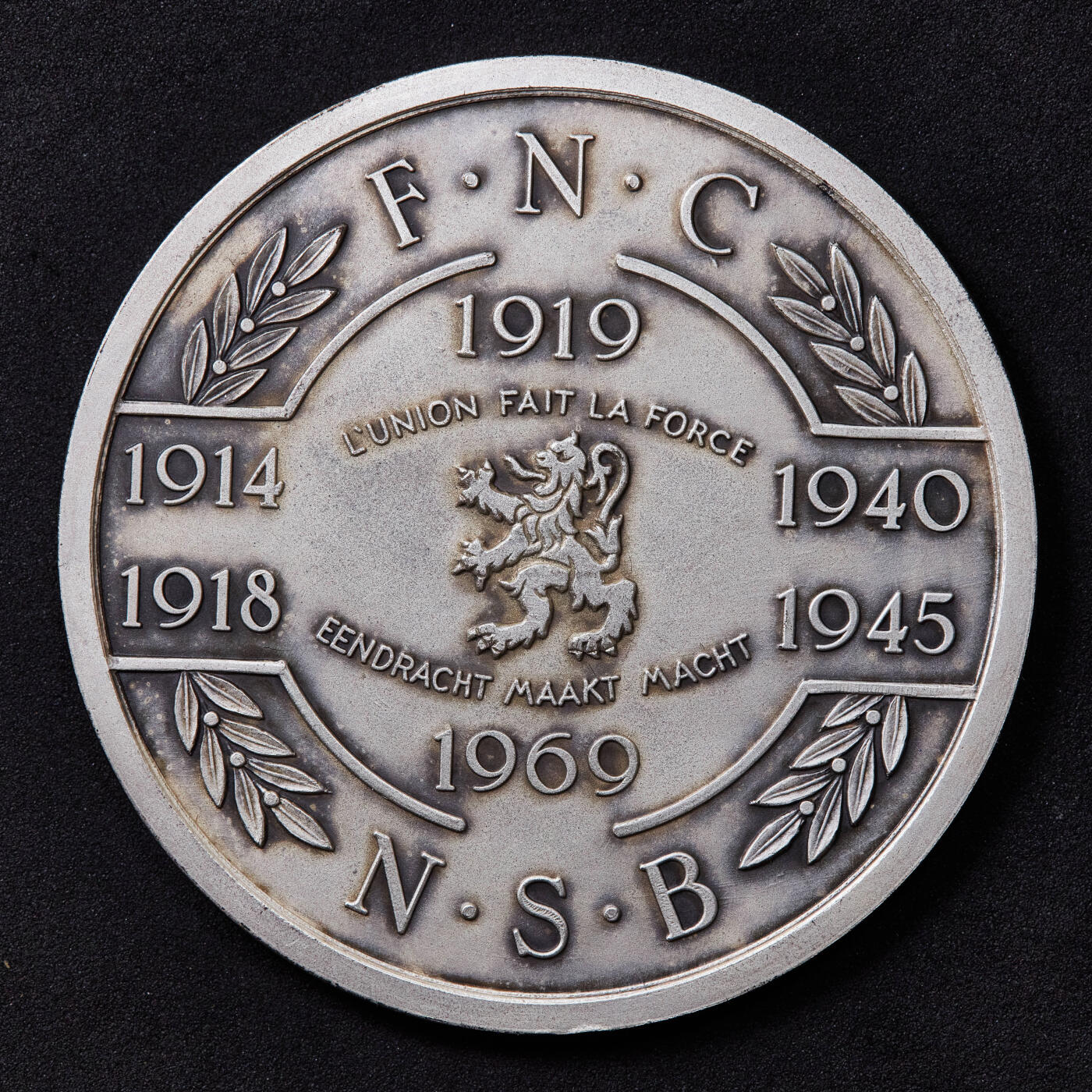 【俄甄集藏】2025年(044)11-12星期三晚 19:30 全场包邮 比利时1969年纪念全国战斗人员联合会成立50周年大银章，直径：63mm，重量：76.17克，少见品种