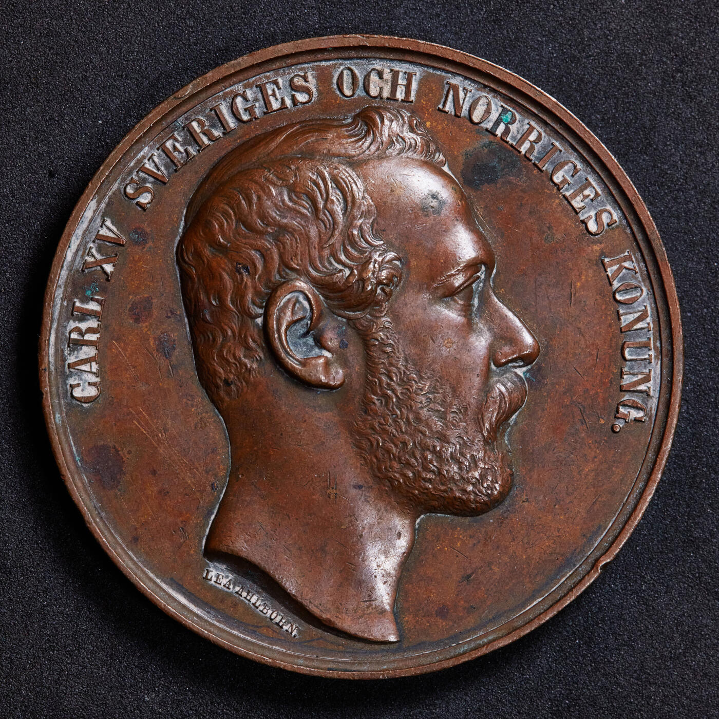 【俄甄集藏】2025年(044)11-12星期三晚 19:30 全场包邮 瑞典1871年卡尔十五世头像纪念哥德堡农业博览会大铜章，高浮雕，直径：57mm，重量：80.1克