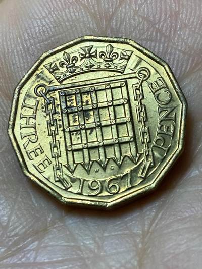 2025年第一百一十二场(总第一百三十八场）外国好品散币(免佣金) - 英国🇬🇧1967年3便士(伊丽莎白二世青年桂冠第二版，普制币关门年)
