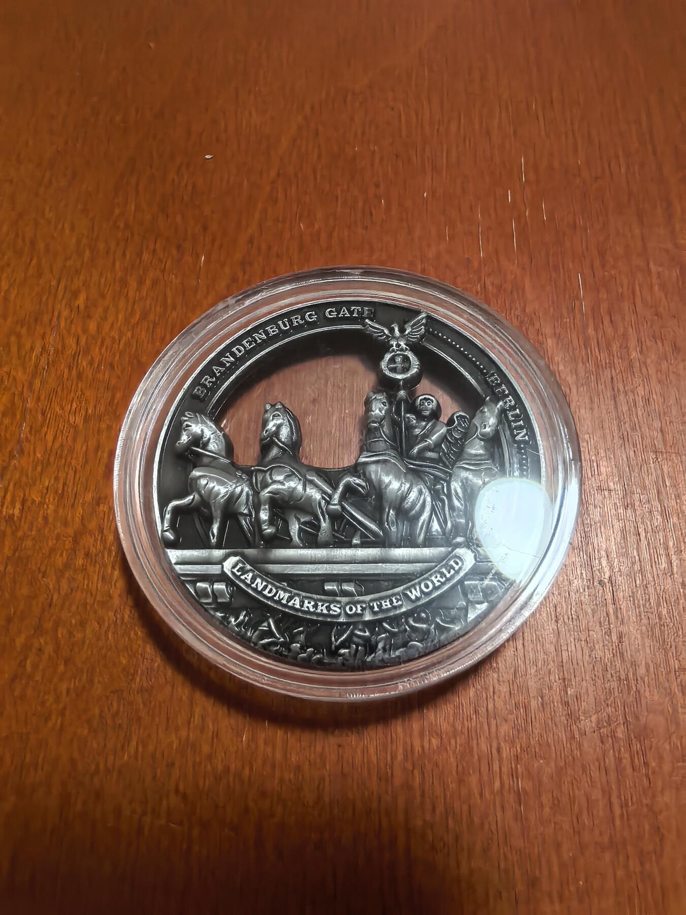 长老汇蛇年精选第六十二场拍卖 2022库克世界地标建筑之德国勃兰登堡镂空1/2新西兰元纪念币，铜镍合金，50MM，重量28.5-42克，9999枚