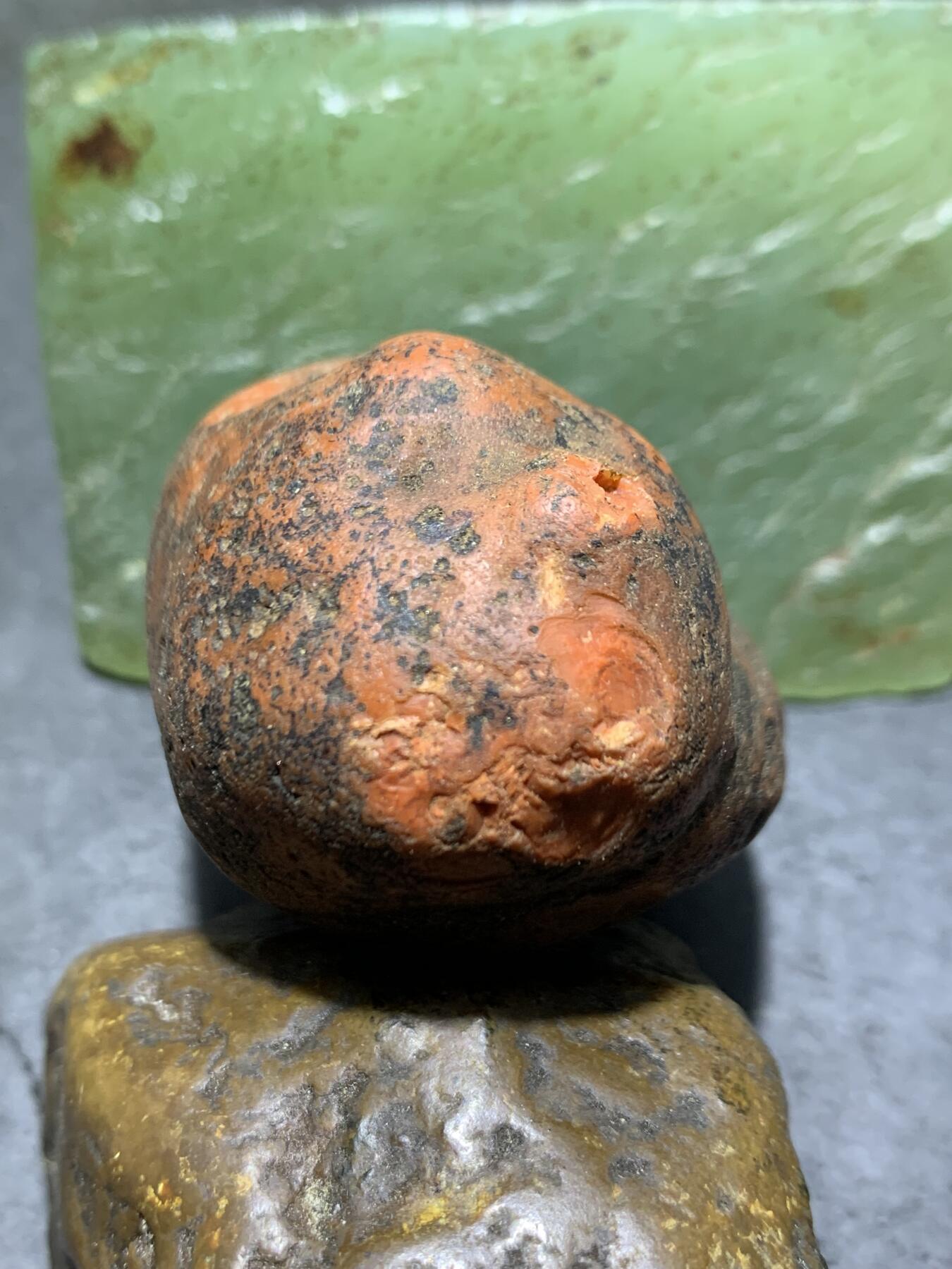 精美柿子红皮开窗料南红玛瑙原石一颗