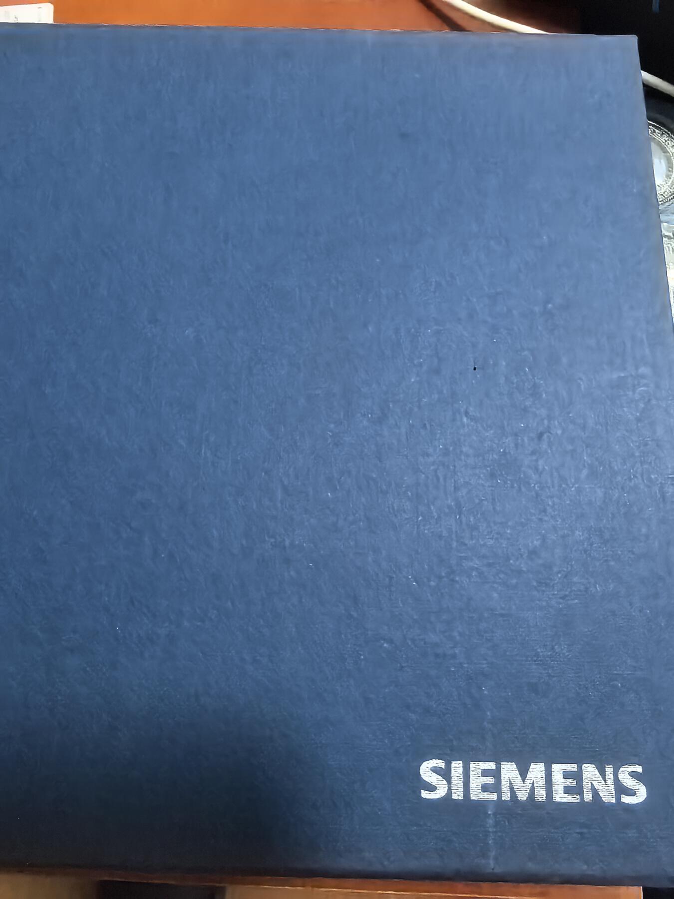 长老汇蛇年精选第六十二场拍卖 西门子欧元礼盒（如图），表是装饰品，不能走动