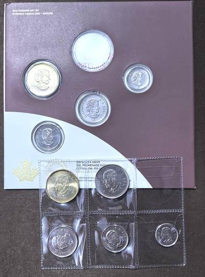 北京马甸外国币专卖第145期，外国币专场，陆续上拍，欢迎关注 2022年塑料封装币5枚及2022年卡装币5枚装，可惜铁路1枚