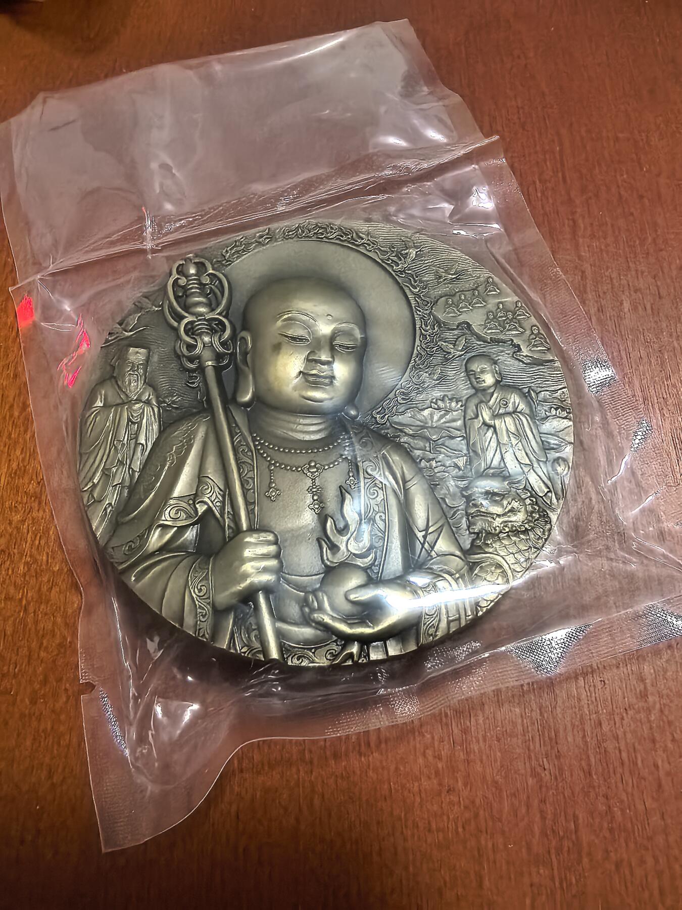 长老汇蛇年精选第六十二场拍卖 九华山地藏菩萨浮雕佛手铜章，60MM，沈阳造币厂