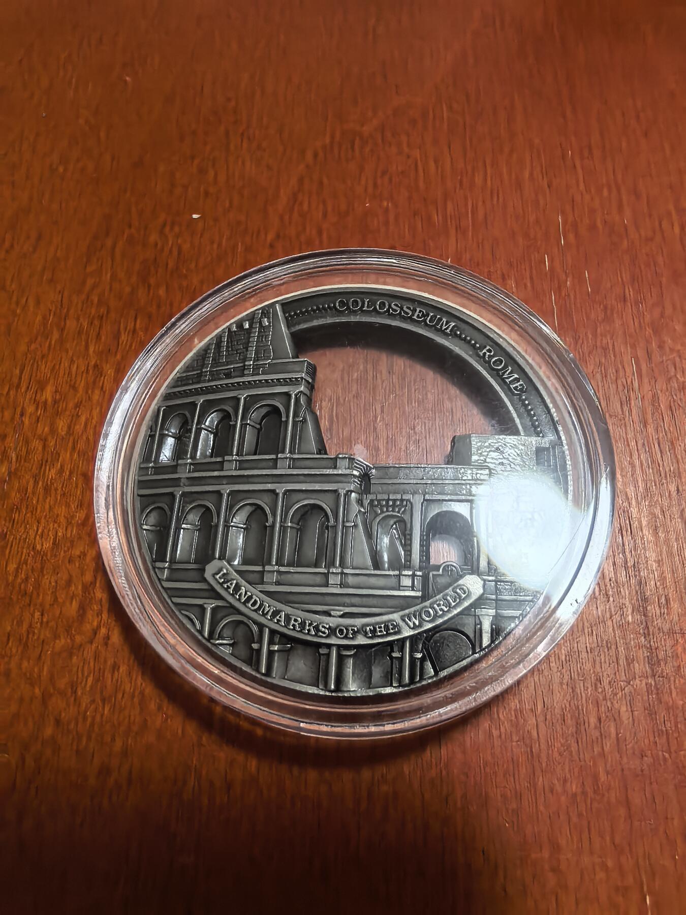 长老汇蛇年精选第六十二场拍卖 2022库克世界地标建筑之罗马角斗场镂空1/2新西兰元纪念币，铜镍合金，50MM，重量28.5-42克，9999枚