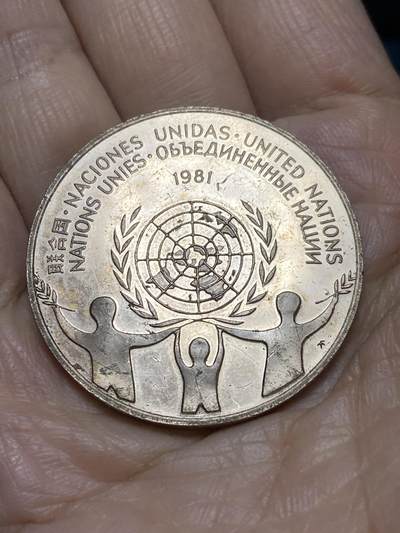 2025年第一百一十一场(总第一百三十七场）外国好品散币(免佣金) - 联合国🇺🇳1981年纪念章，直径38.4毫米，厚2.4毫米，重24.03克(1981年联合国纪念章)