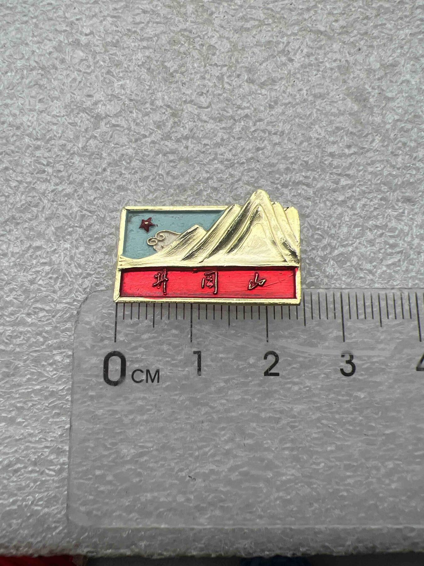 真品毛主席像章 真品毛主席像章