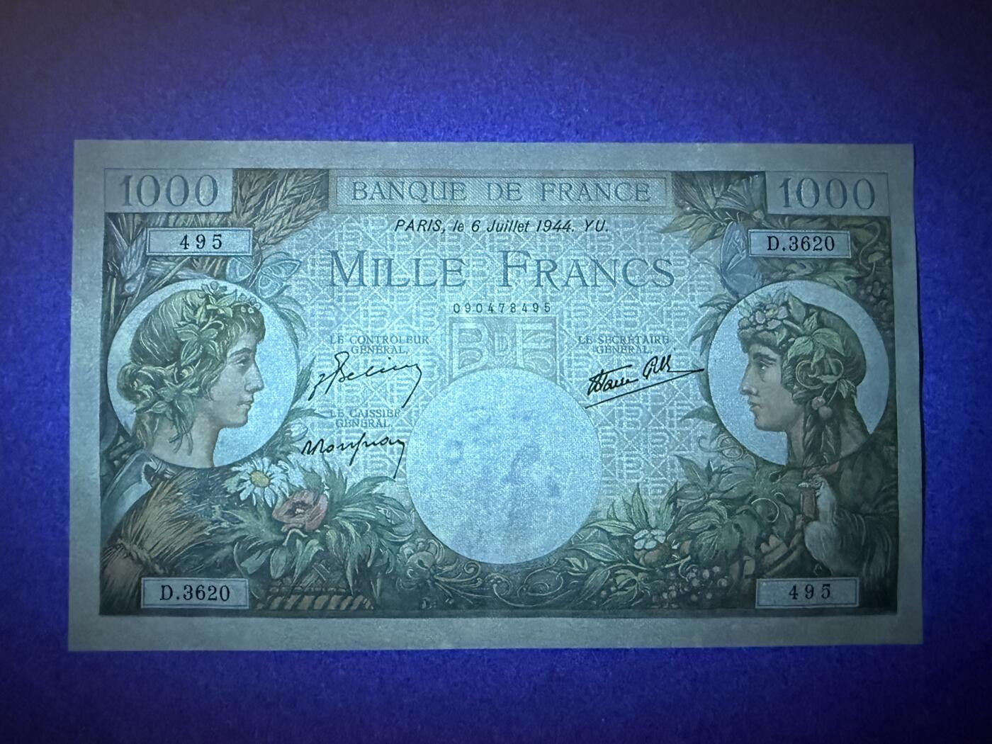 《艾美收藏》第216期-10.19周日外币超白金场 法国1000法郎 UNC 1944年大票幅 同号段评了67分 见第97拍！(评级太慢，卖家不想等了)