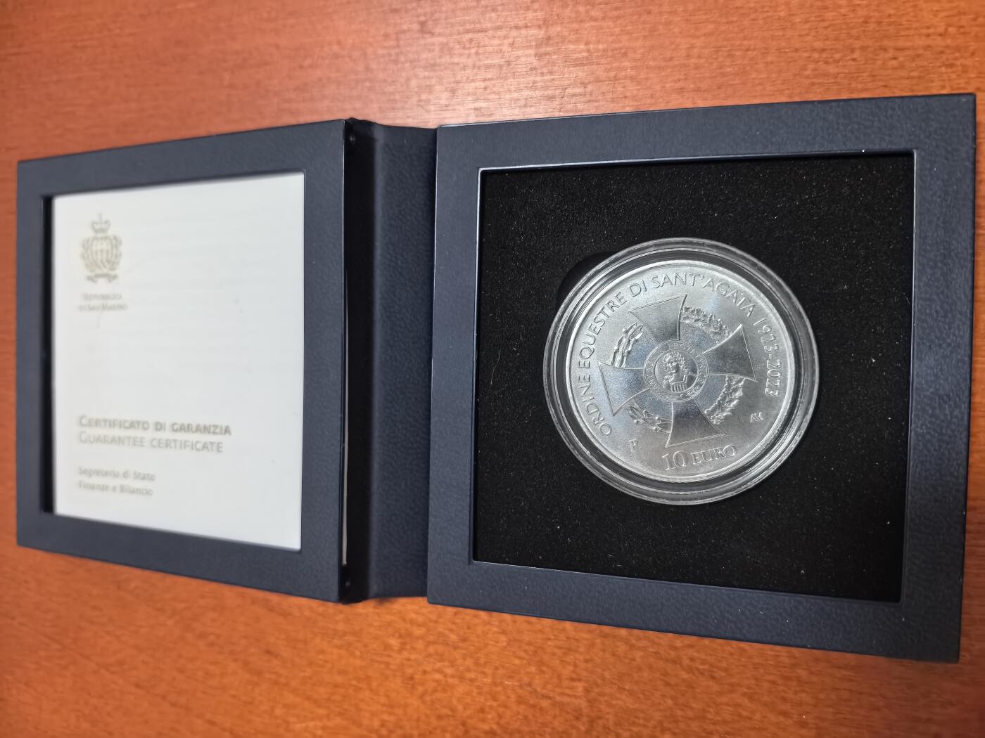 长老汇蛇年精选第六十二场拍卖 2023圣马力诺圣阿格塔十字章10欧元银币，22克925银，盒证全