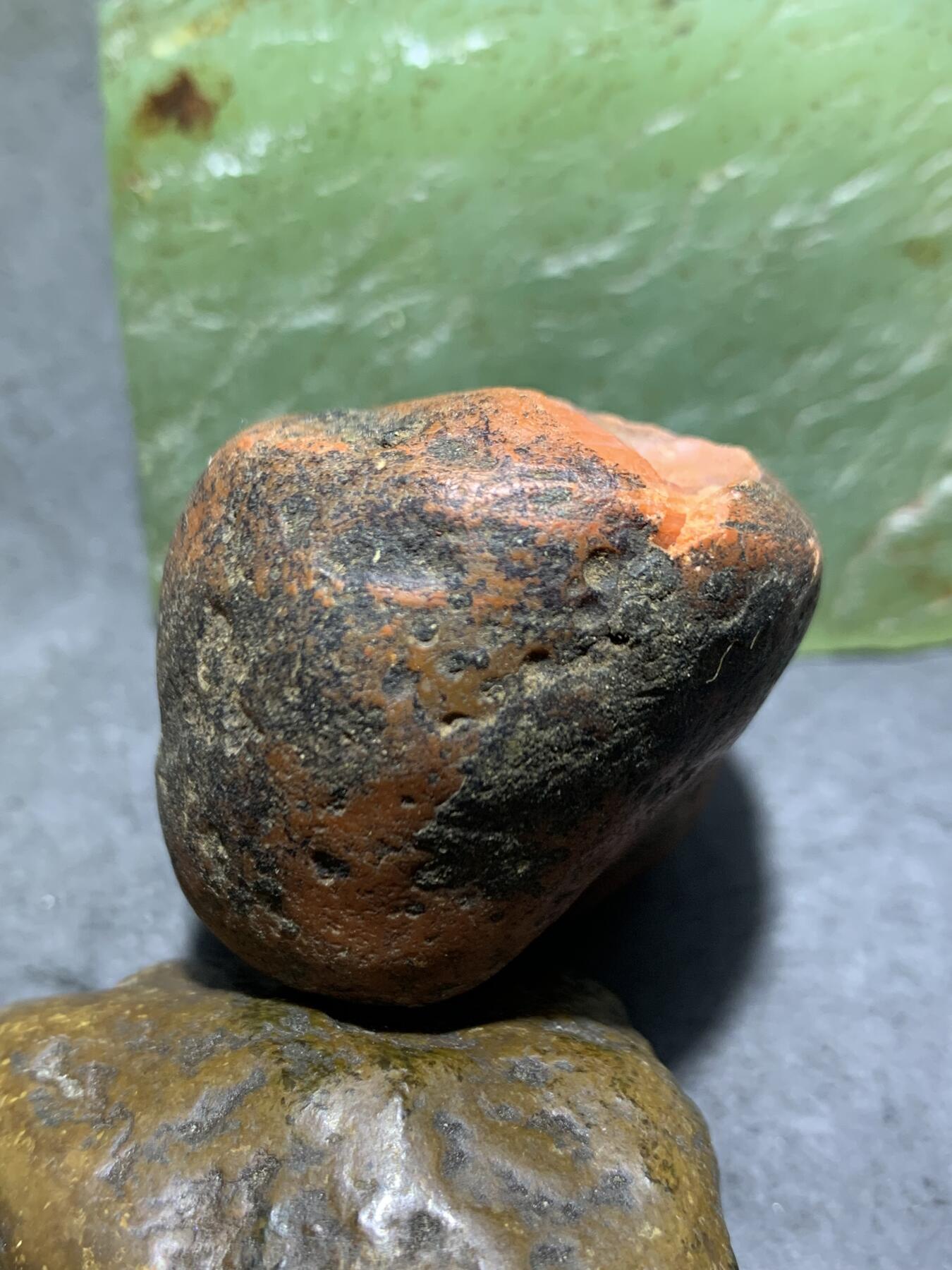 精美柿子红皮开窗料南红玛瑙原石一颗