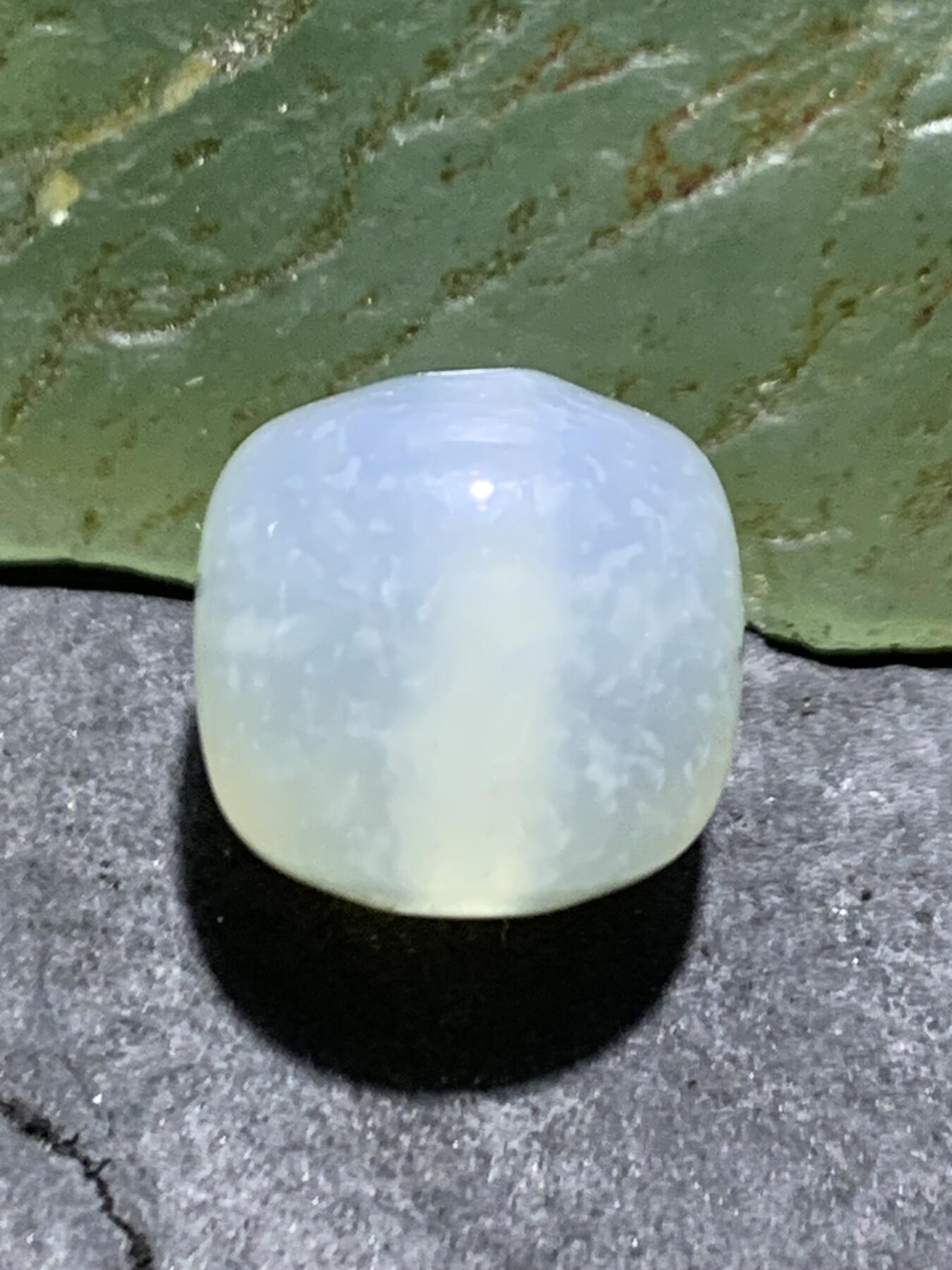 精美高玉化荔枝冻玛瑙老形桶珠一颗，。