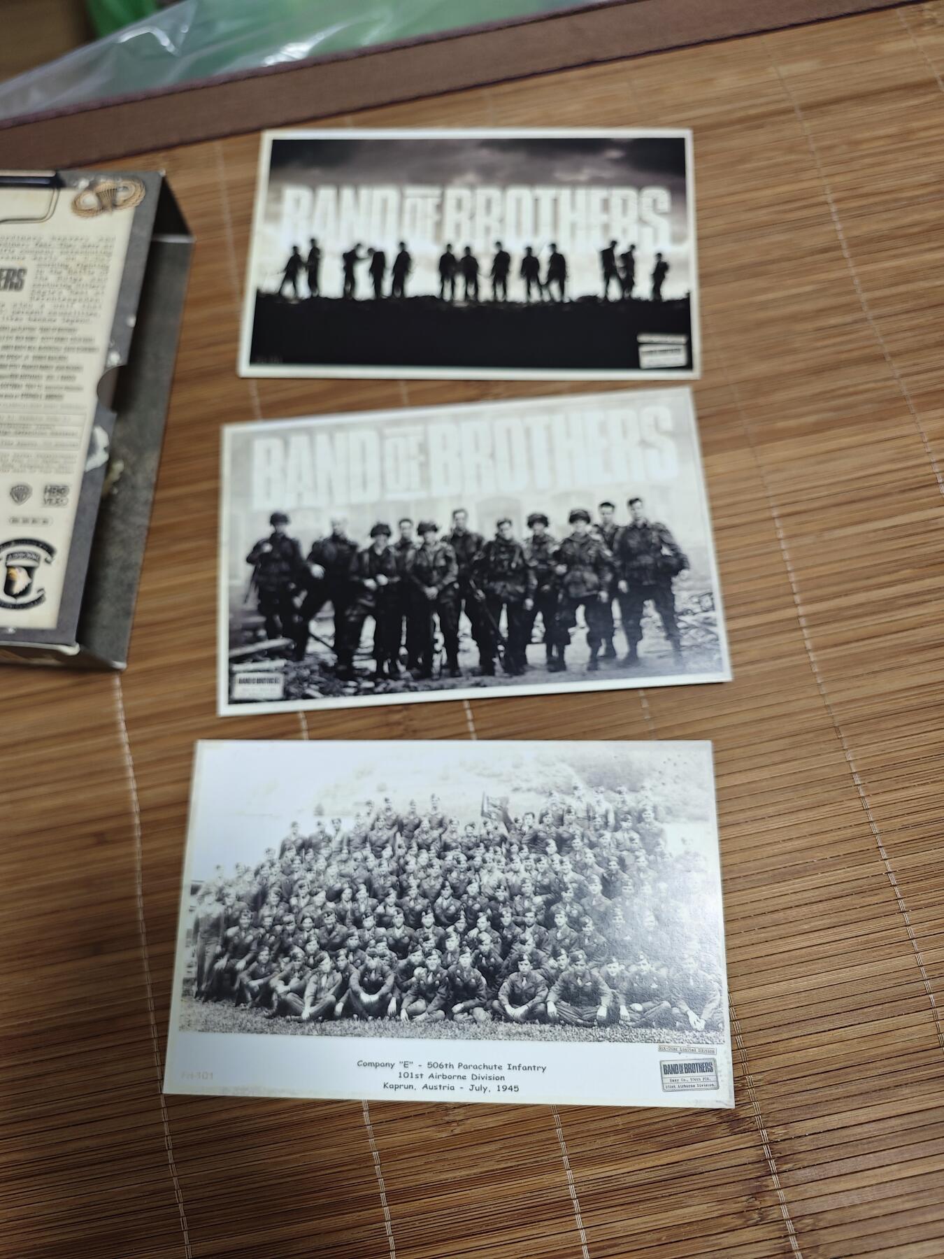红色经典收藏拍卖专场 DVD 兄弟连 6碟，铁盒包装 铁盒磨损