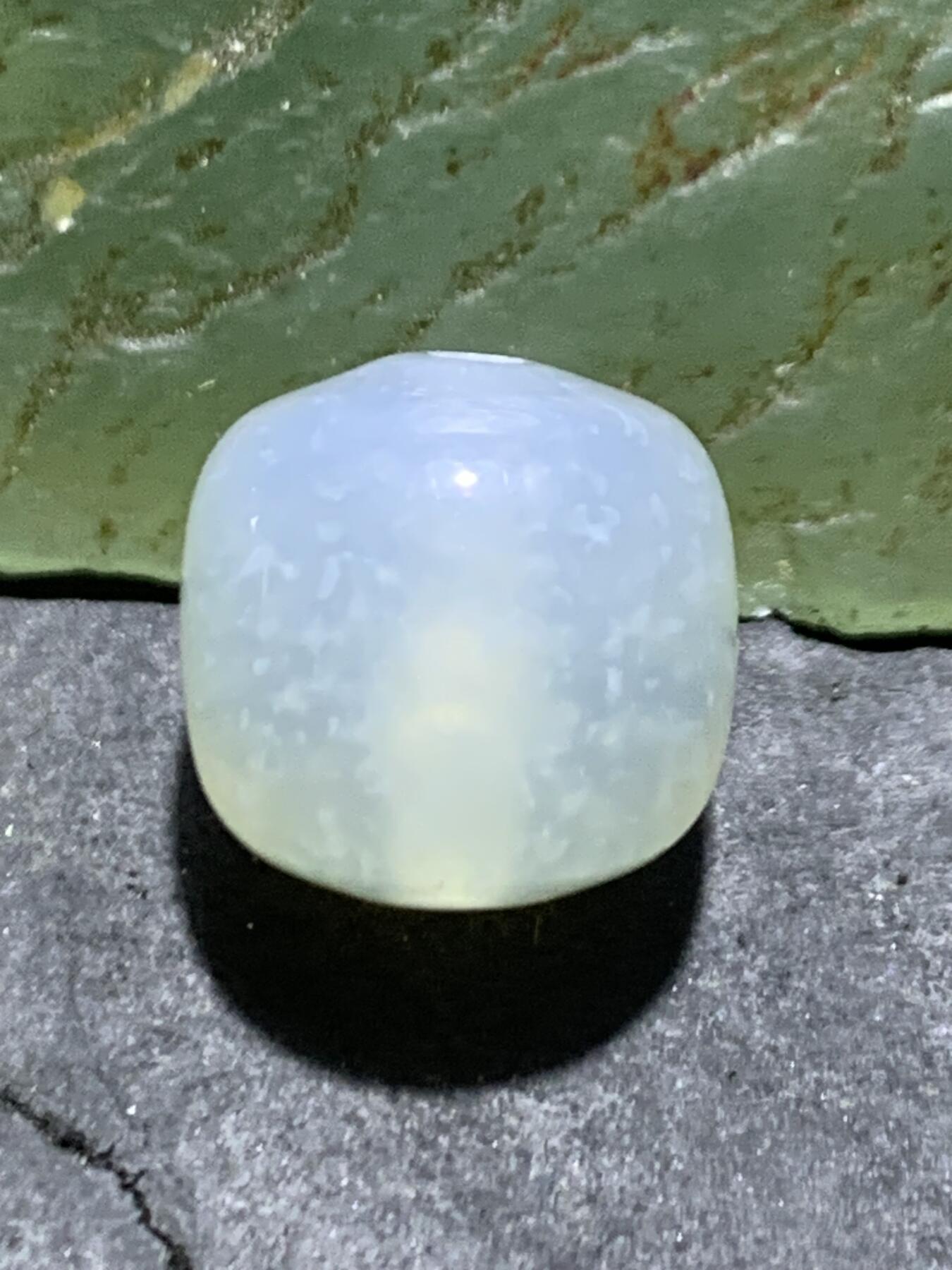 精美高玉化荔枝冻玛瑙老形桶珠一颗，。