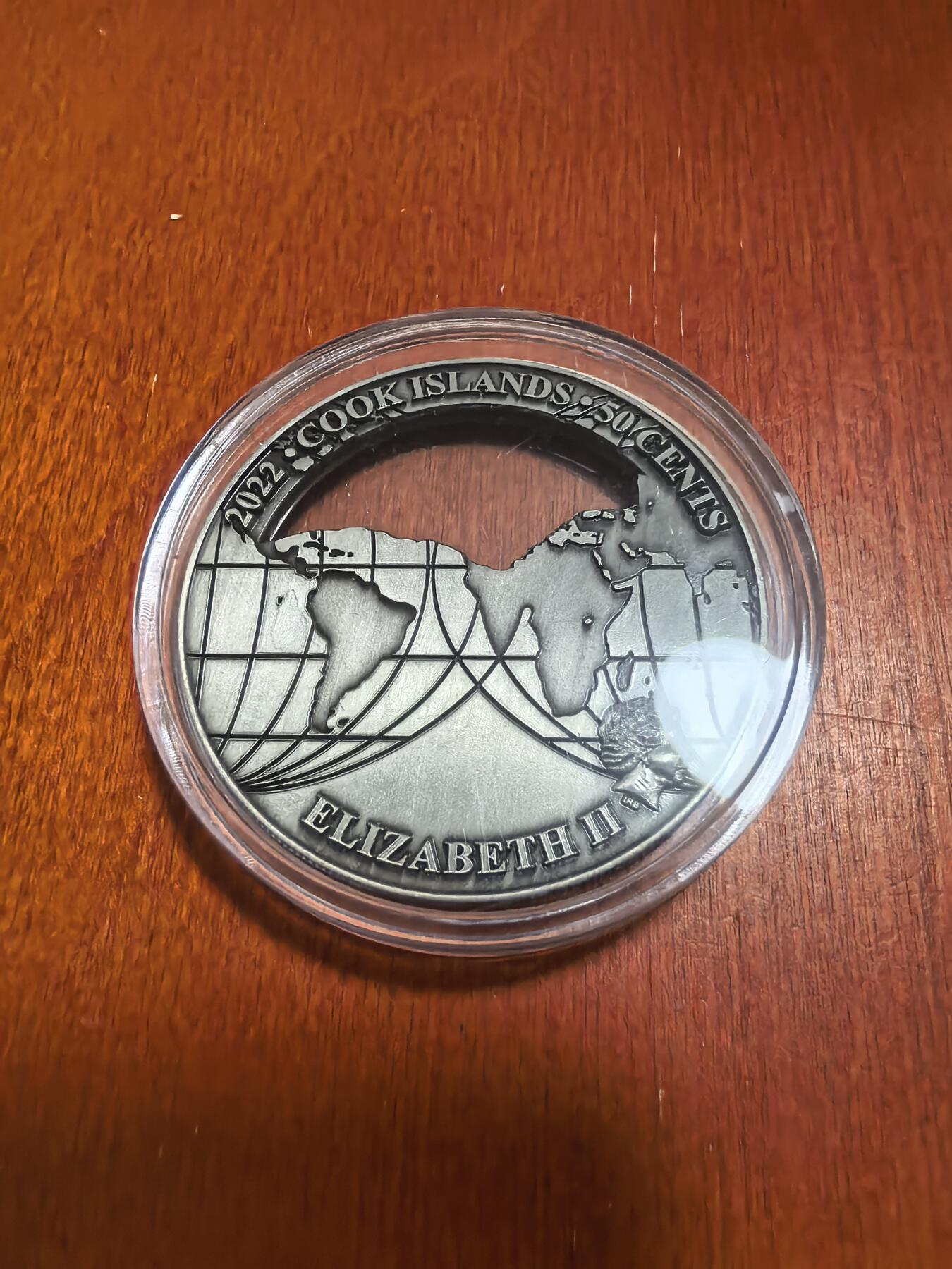 长老汇蛇年精选第六十二场拍卖 2022库克世界地标建筑之长城镂空1/2新西兰元纪念币，铜镍合金，50MM，重量28.5-42克，9999枚