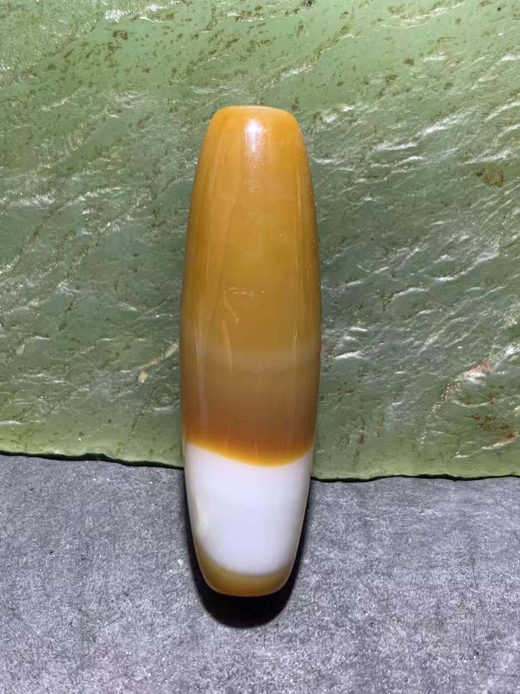 精美高玉化黄白双色缠丝玛瑙桶珠一颗，