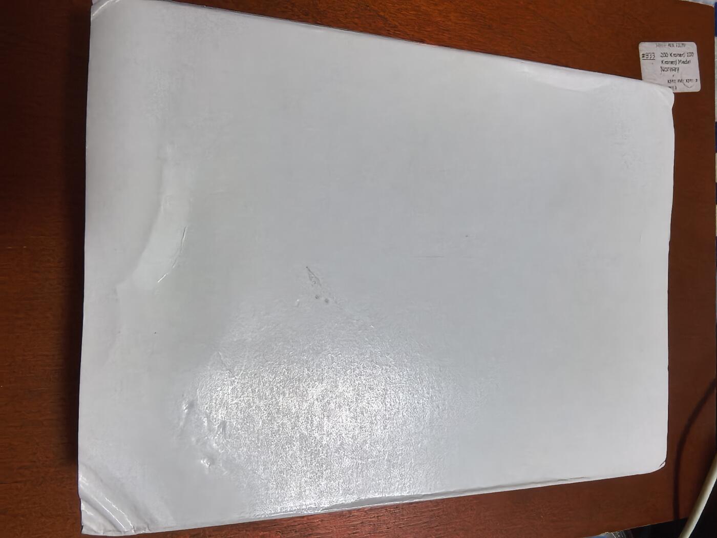 长老汇蛇年精选第六十二场拍卖 2002日本科技系列之一6枚精制币套装小方盒，含银质梅花形银章1枚，难得带外纸盒