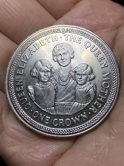 2025年第一百一十一场(总第一百三十七场）外国好品散币(免佣金) - 英属马恩岛1990年1克朗(女王母亲和年幼的伊丽莎白公主、玛格丽特公主在一起)