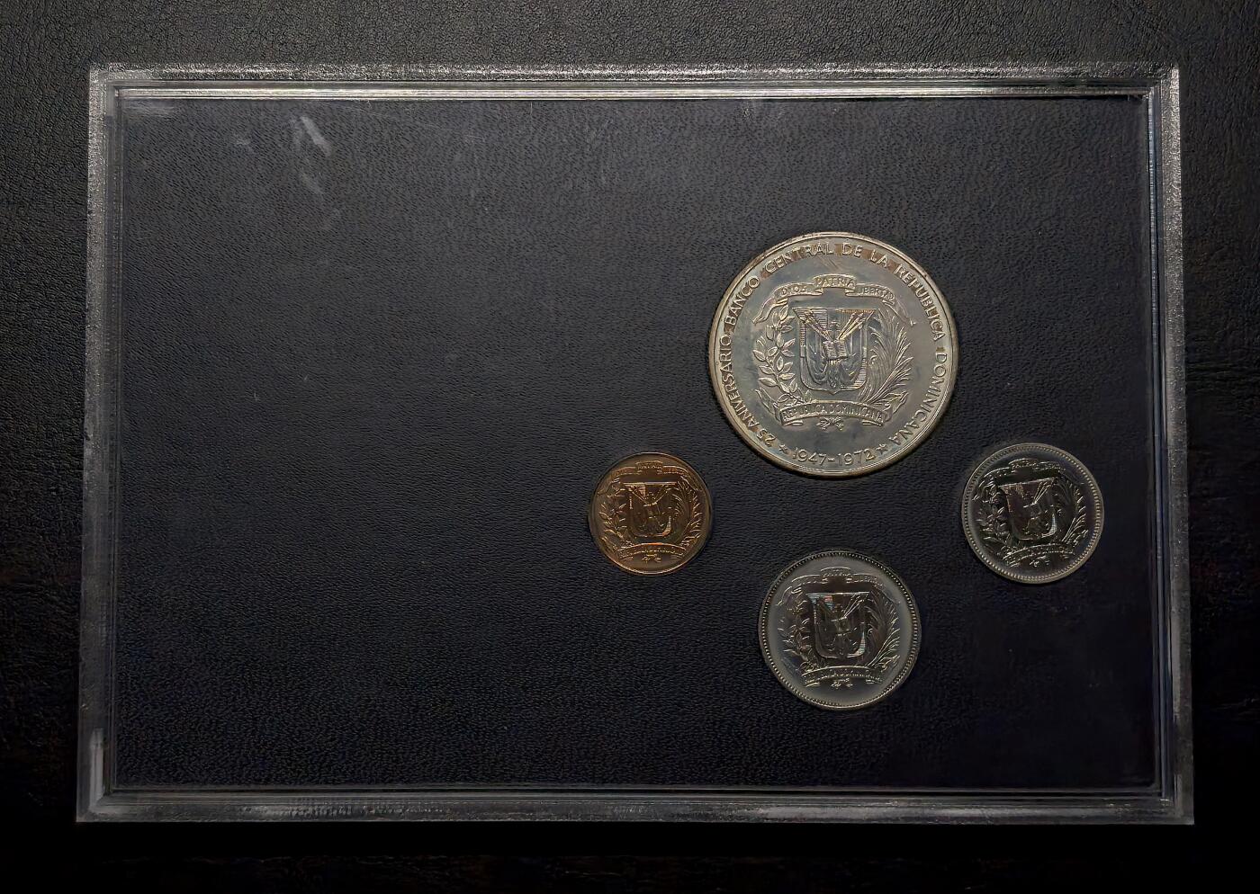 御风而行｜帝国遗韵 凡希社世界钱币微拍第三百十二期 1972多米尼加精铸PS流通版三枚+纪念大银一枚套装，原厂塑封全品。