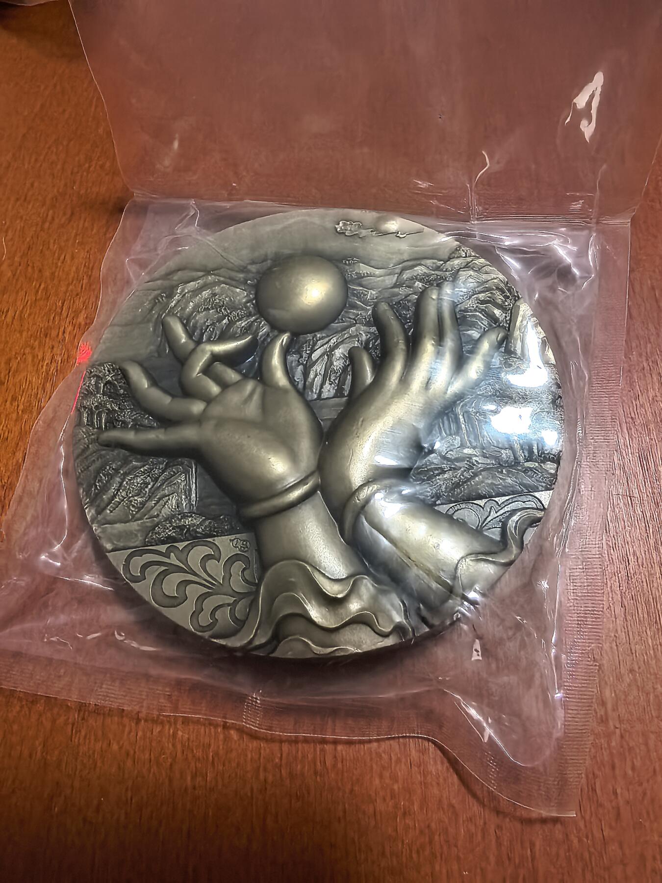 长老汇蛇年精选第六十二场拍卖 九华山地藏菩萨浮雕佛手铜章，60MM，沈阳造币厂