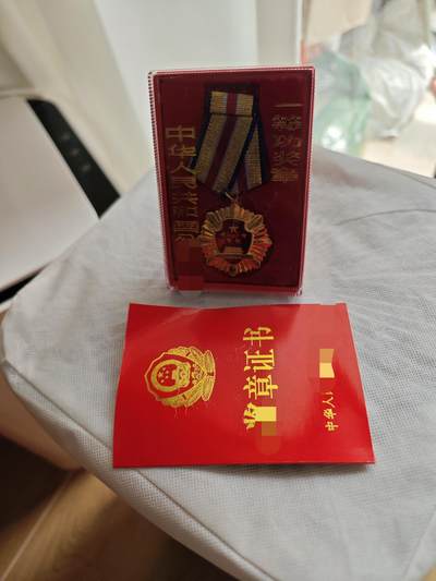 红色经典收藏拍卖专场 - 南苏丹  老款  一等功奖章带空白证书带原盒