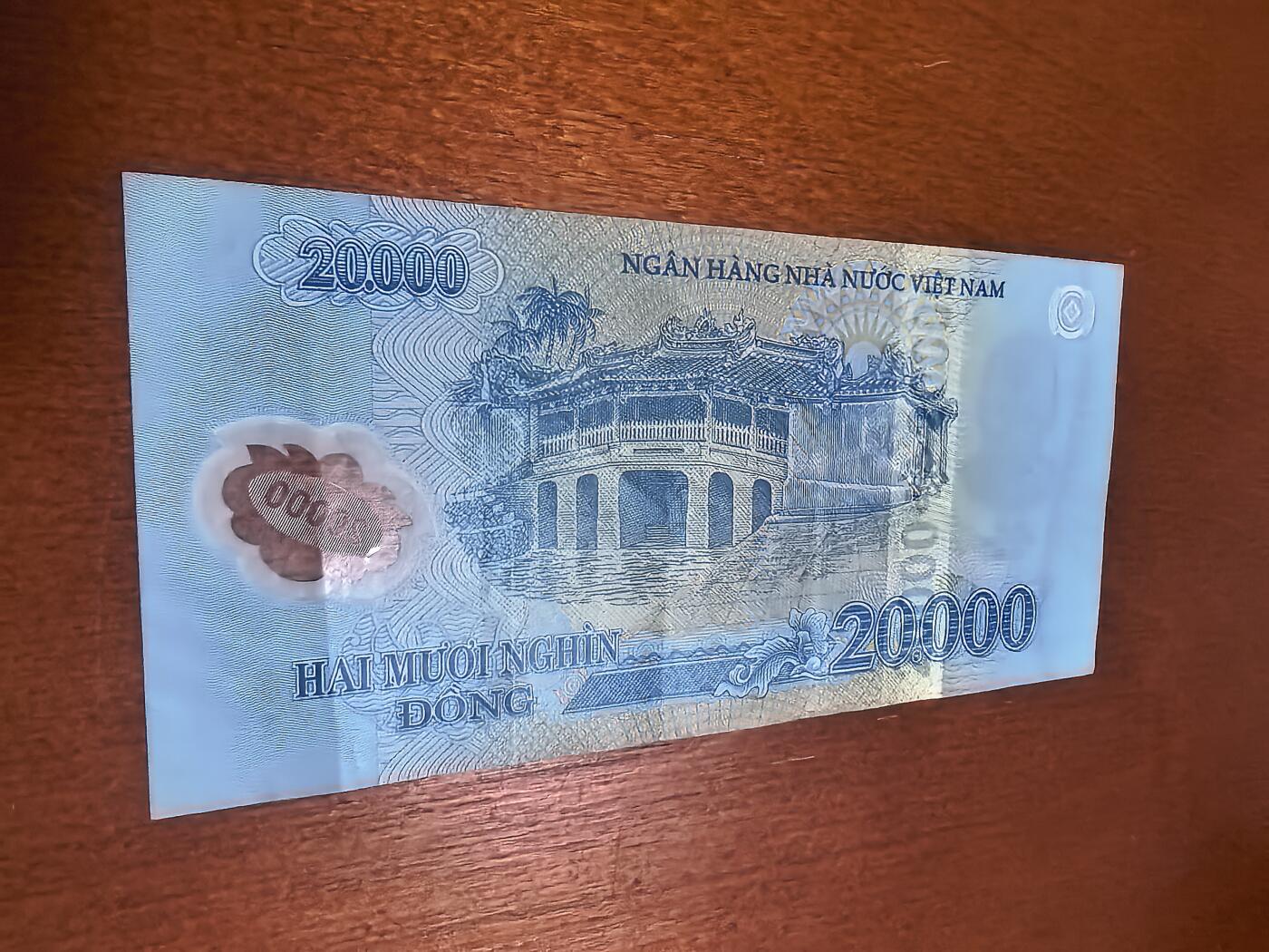 长老汇蛇年精选第六十二场拍卖 文莱10元+越南2万盾塑料钞，非全新，汇率约等于60元人民币