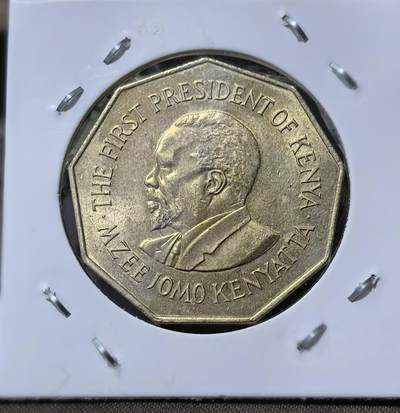 北京马甸外国币专卖第145期，外国币专场，陆续上拍，欢迎关注 肯尼亚1973年发行5先令黄铜纪念币，少见品。